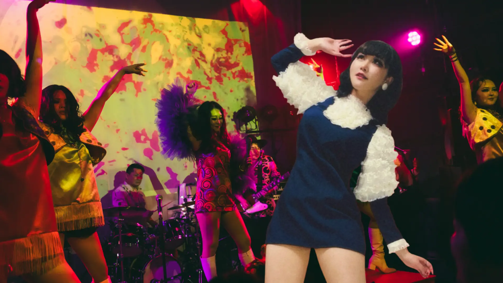 踊るミエさん